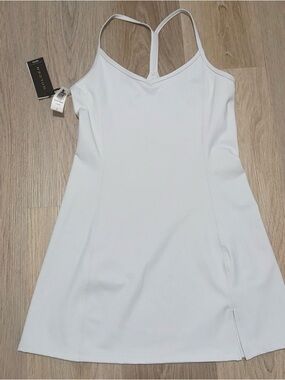 Aritzia Golden NWT $98
Power Sculpt Court Dress - Size
Small